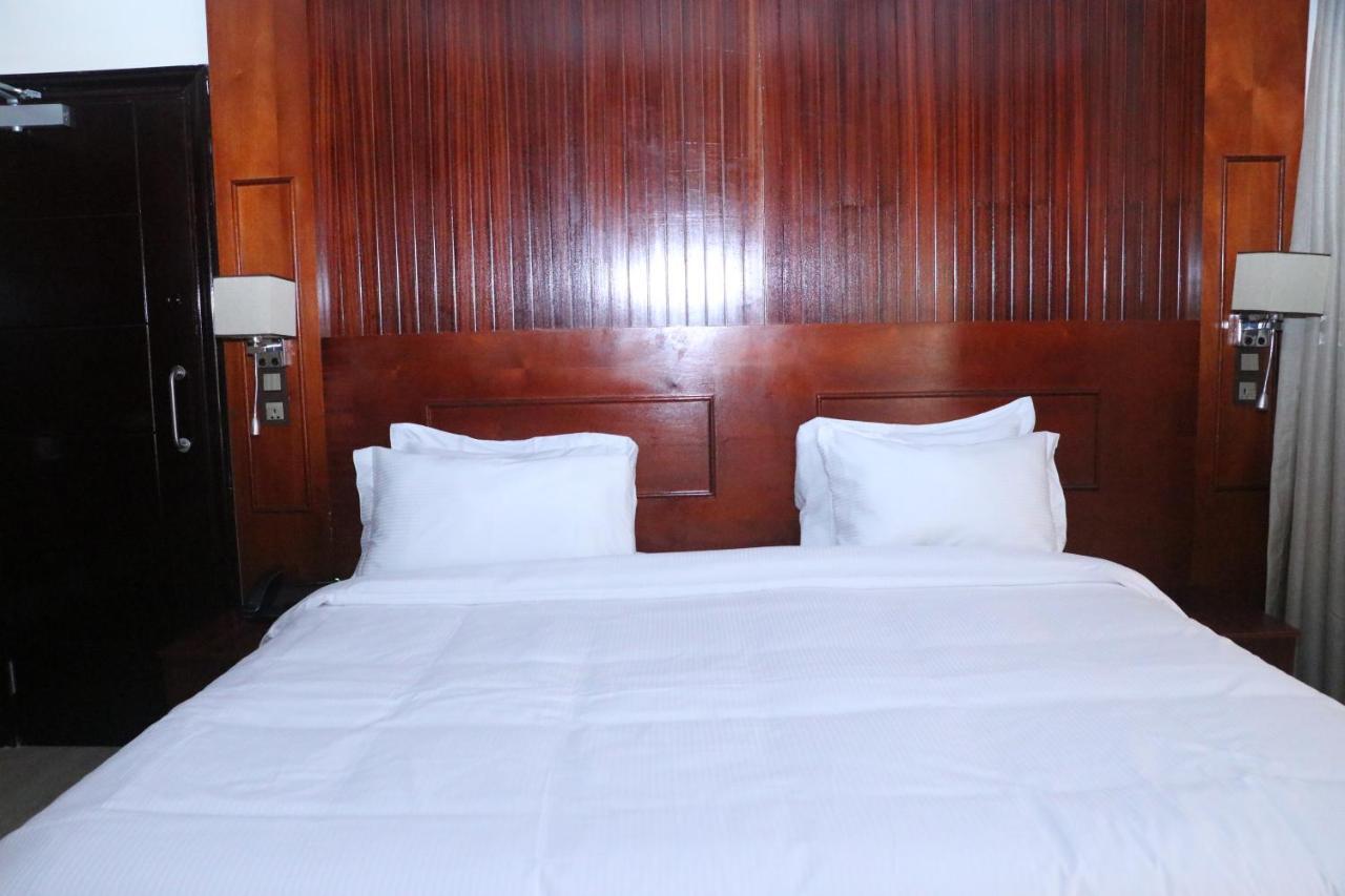 Sainte Famille Hotel คิกาลี ภายนอก รูปภาพ