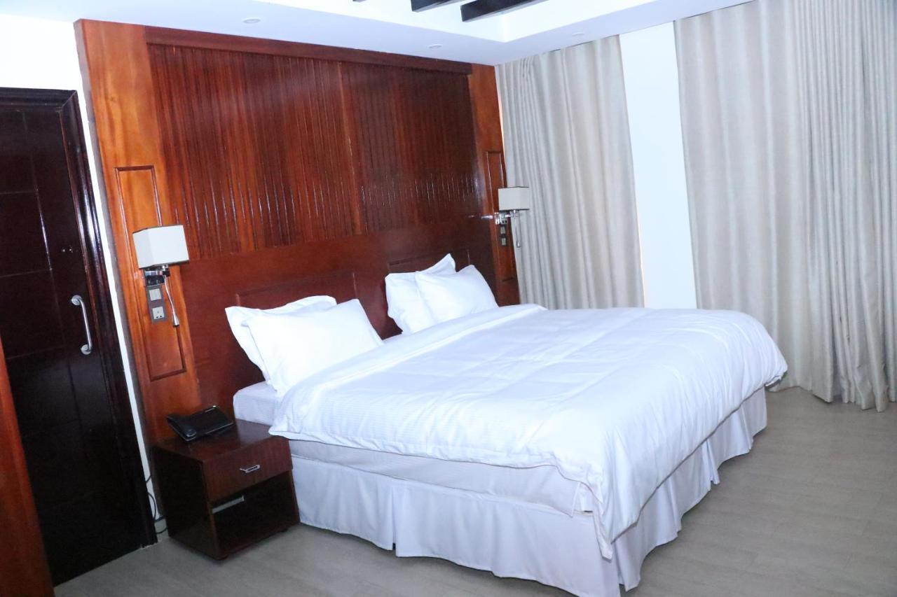 Sainte Famille Hotel คิกาลี ภายนอก รูปภาพ